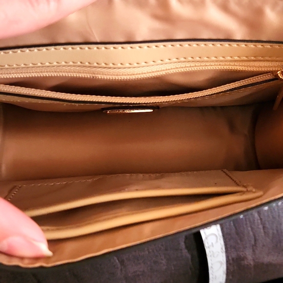 Womens guess purse - Picture 3 of 4